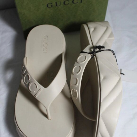 NWB Gucci Logo Rubber Thong Sandals Slip Ons Slides Mini Platform 41 746334 - Picture 4 of 5